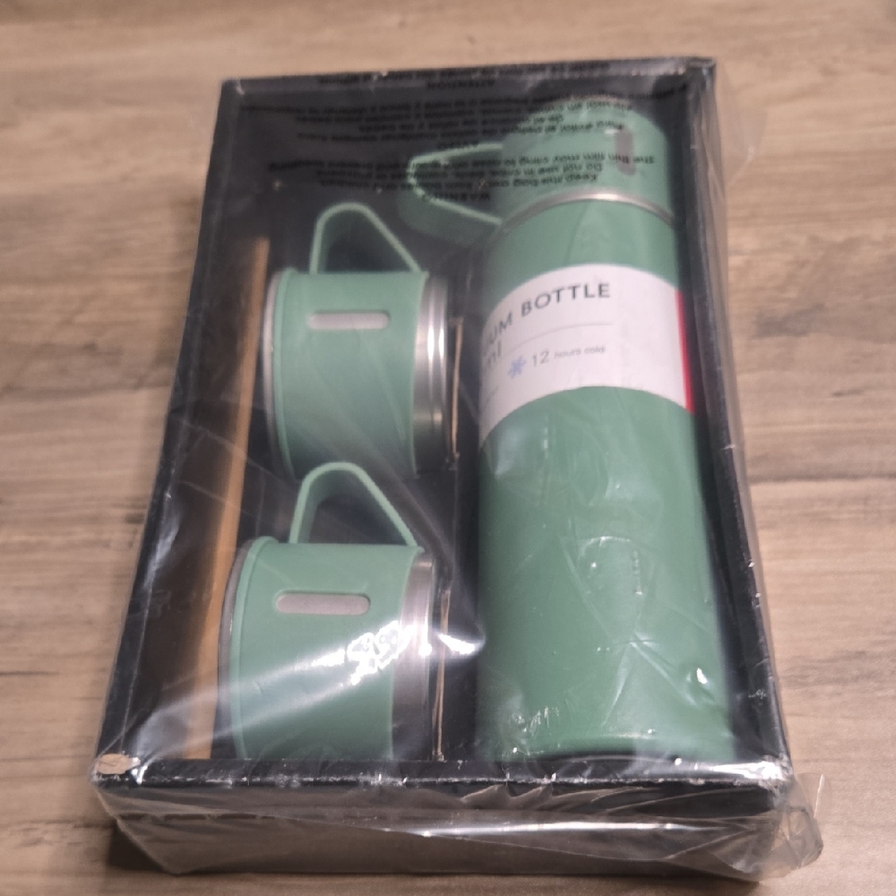Mint Green Vacuum Bottle and Cup Set